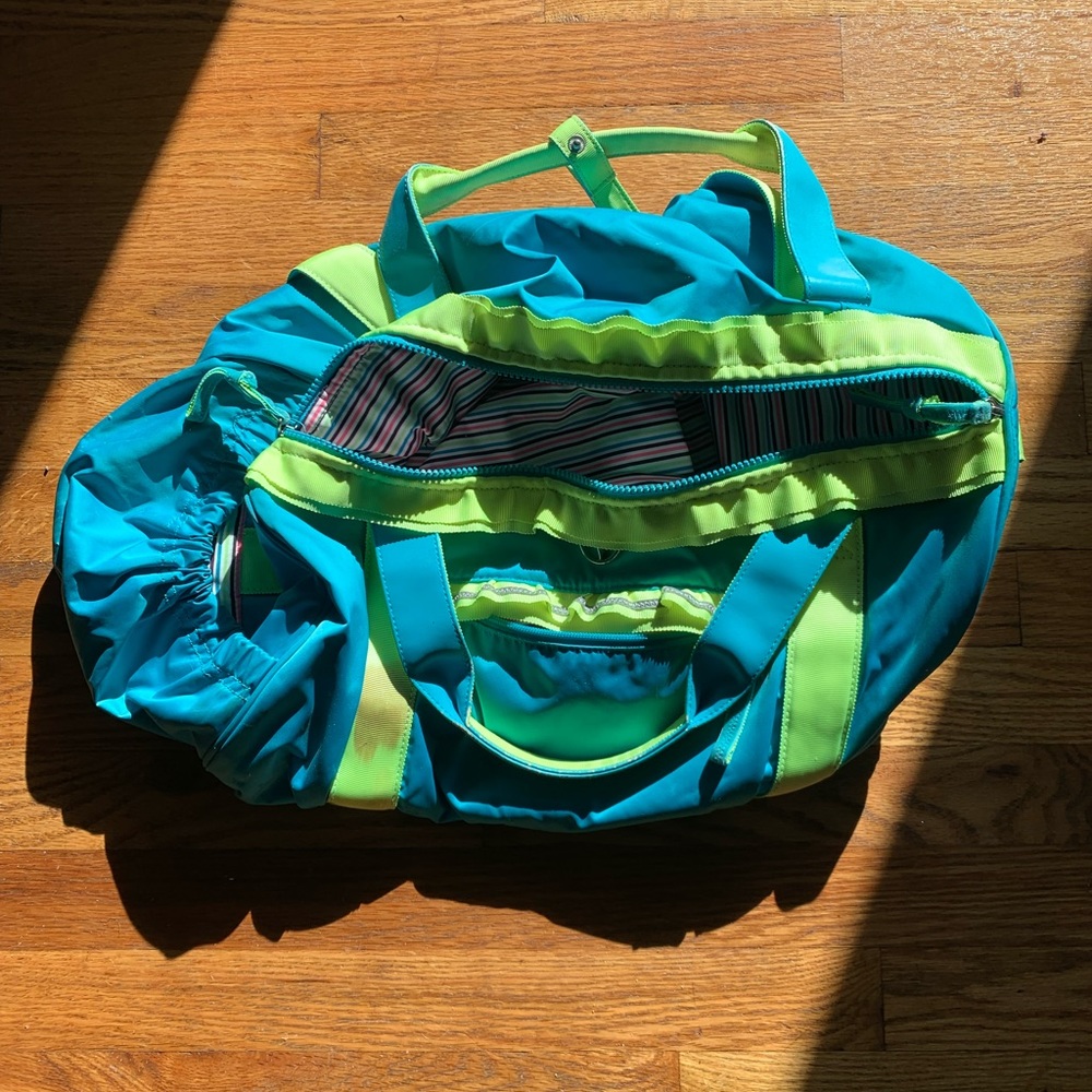 Lululemon / Ivivva duffel bag